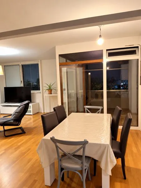 À louer – Appartement de 4 pièces avec loggia au 19ᵉ étage - Photo 2