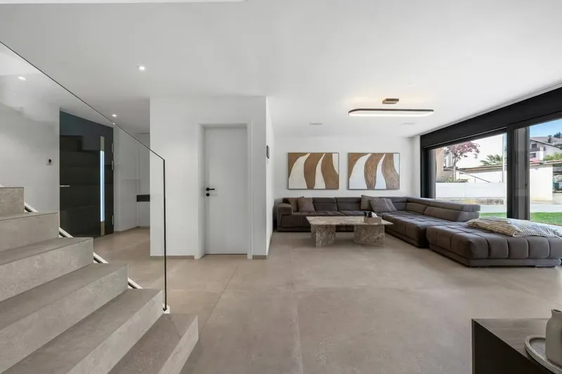 Exklusives Einfamilienhaus mit Pool, Smarthome und luxuriöser Ausstattung - Photo 4