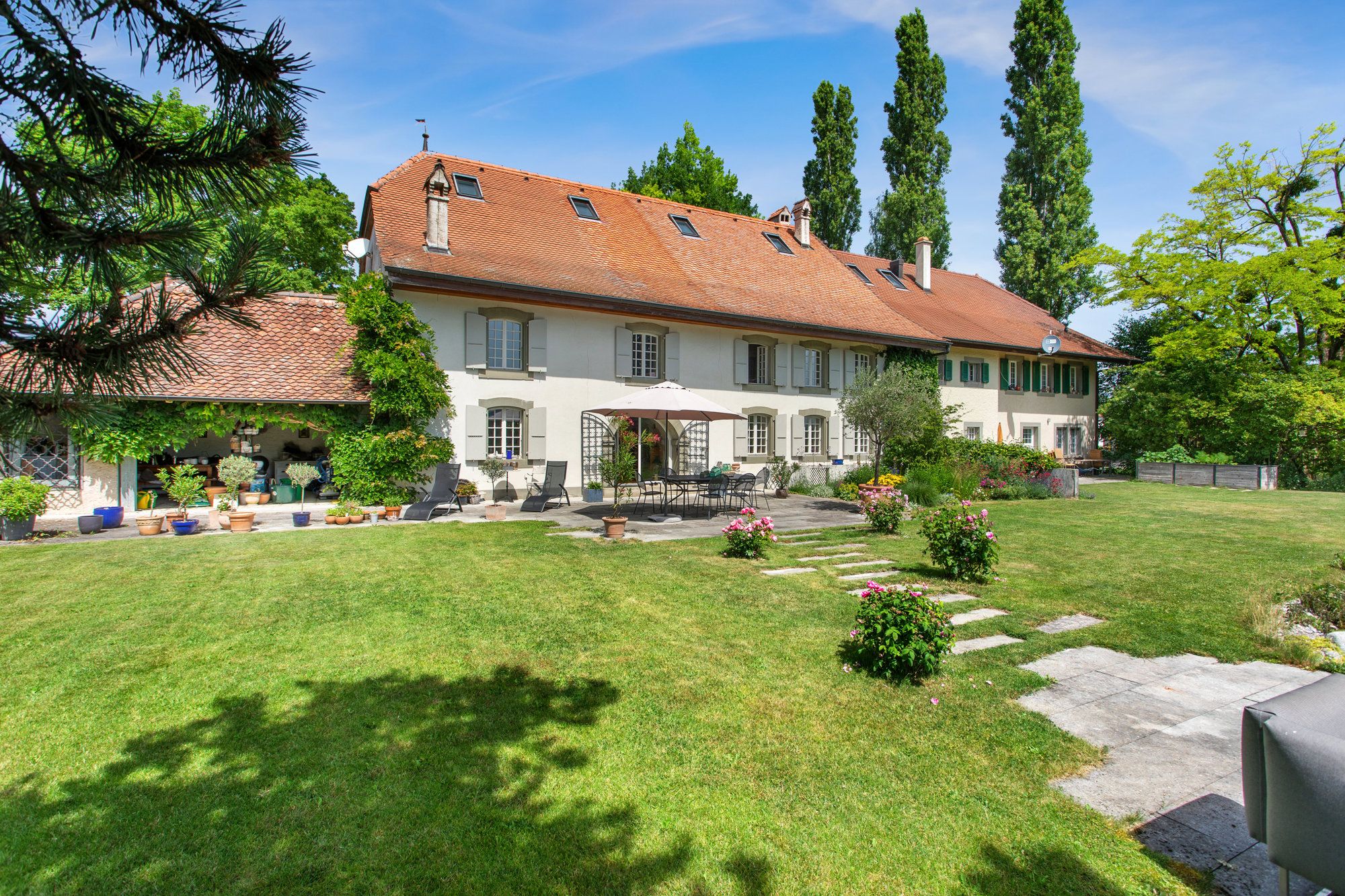 Splendide ferme équestre avec vaste jardin et piscine