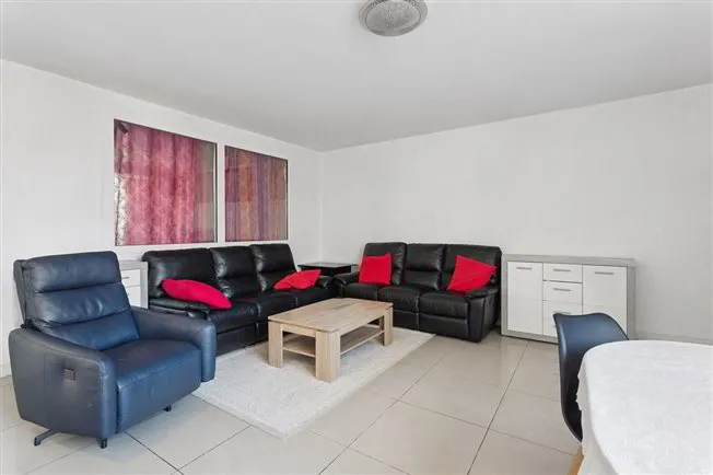 Ideal gelegene 2,5-Zimmer-Wohnung in Lucens - Photo 2
