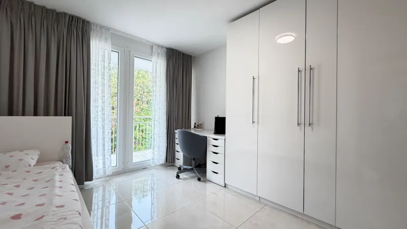 Neuwertiges 6.5-Zimmer-Eckhaus mit Terrassen - Photo 4