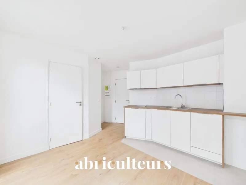 Bel appartement lumineux avec balconnet, au calme dans le 18ème arrondissement de Paris - Photo 3