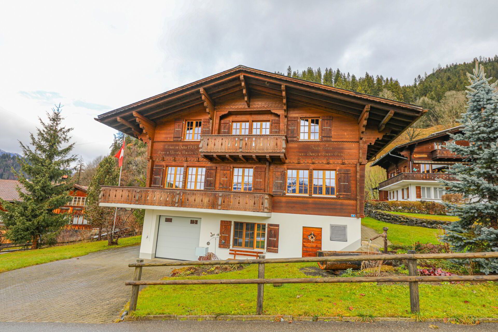 Wunderschönes alpines Chalet mit Garage und Panoramablick