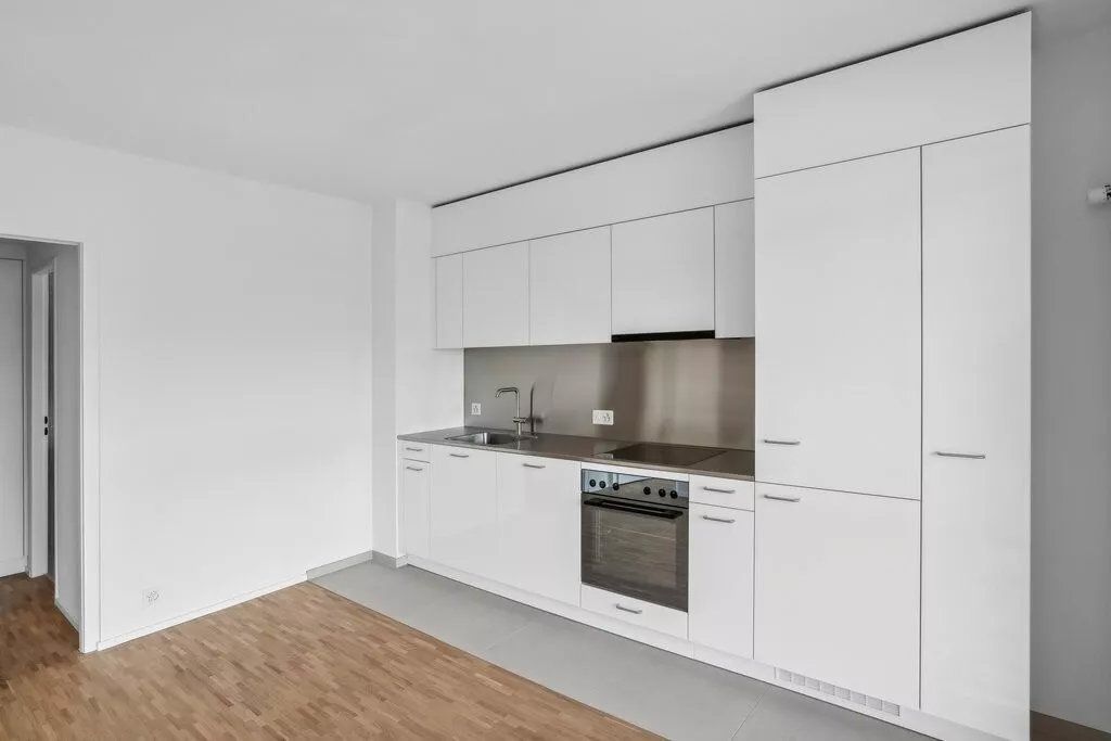 Bel appartement entièrement rénové de 4 pièces au 7ème étage.