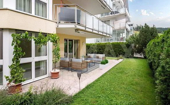 4.5 Zimmerwohnung mit 125 m² grossem Gartenanteil in Einsiedeln zu ... - Photo 3