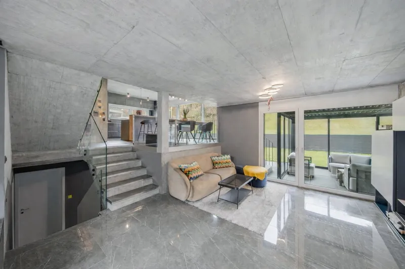 ANGULAR, EDGY & CLEAR – MODERN ARCHITECT’S HOUSE - Photo 3