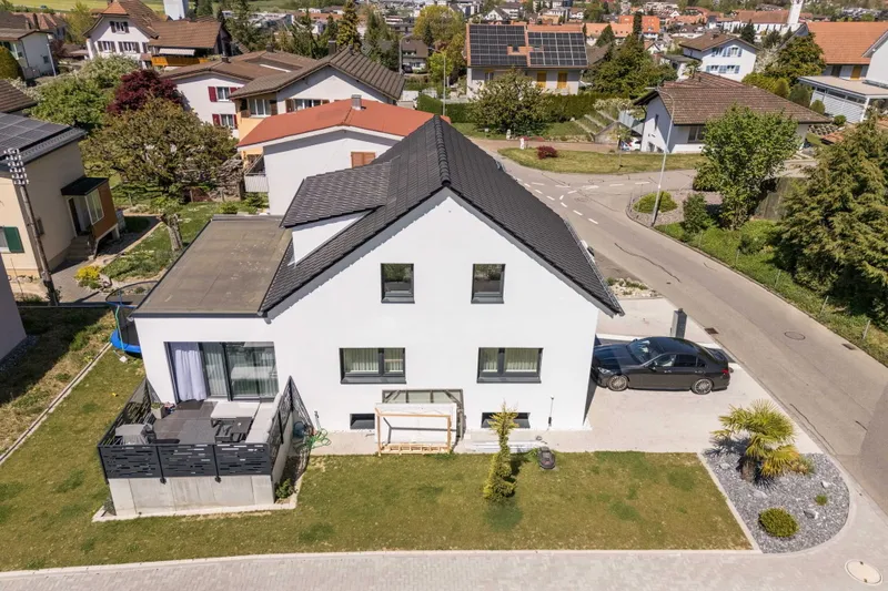 COMPLETELY RENOVATED 6.5 ROOM DETACHED HOUSE IN A SMART LOCATION - Photo 2