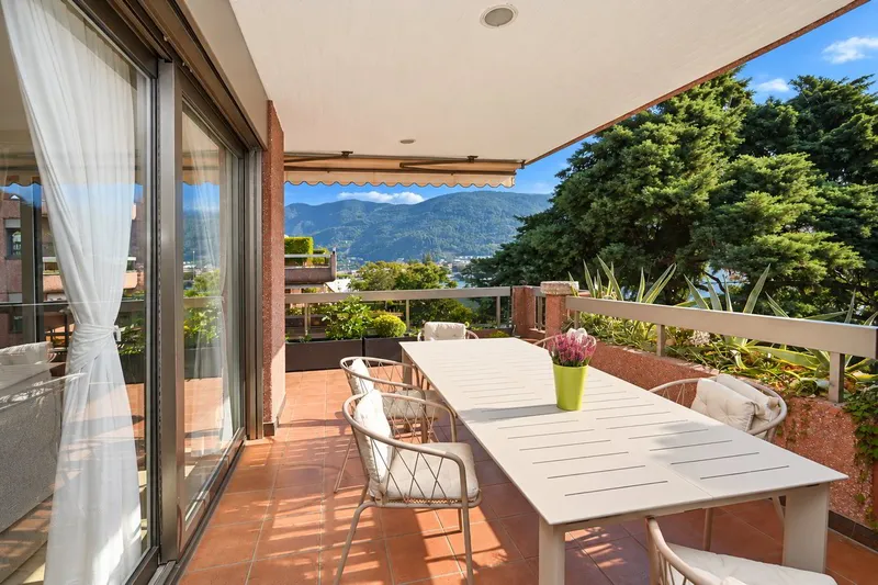 Exklusives Penthouse mit Terrasse und Blick auf den Luganer See - Photo 5