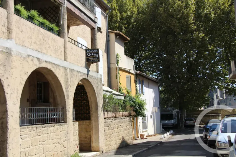 Appartement à louer, 5 pièces, Arles