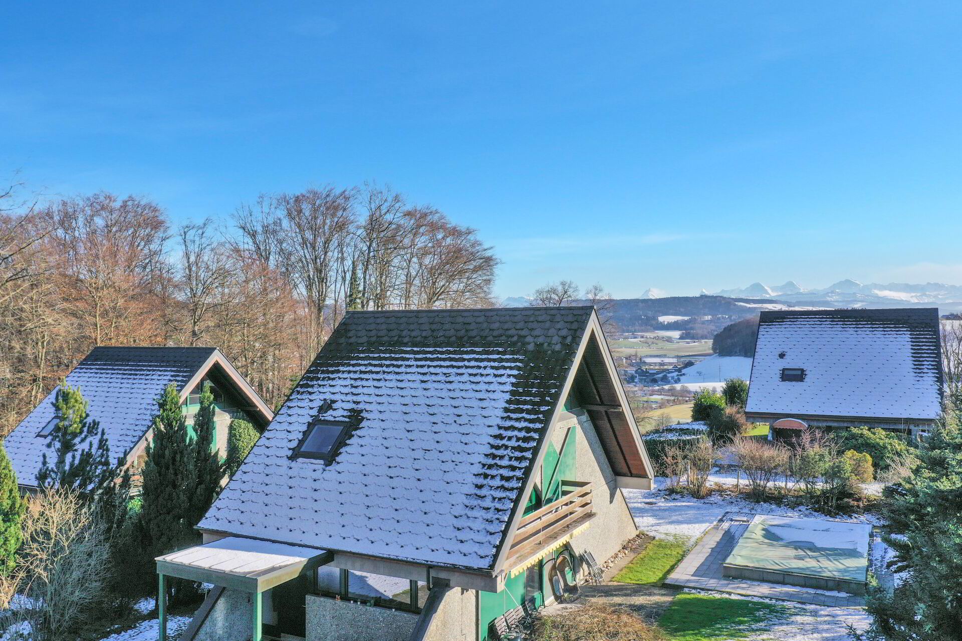 6.5-Zimmer Einfamilienhaus mit eigenem Pool und traumhaftem Blick auf die Berner Alpen