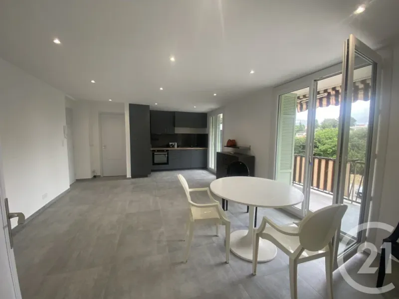 Appartement à louer, 3 pièces, Nice