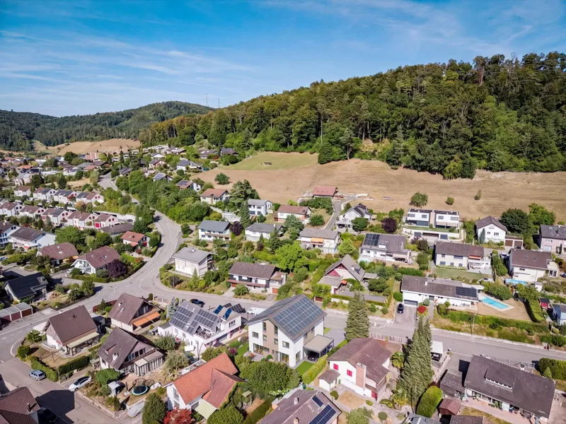 571 M2 OF BUILDING LOT WITH ATTRACTIVE NEW CONSTRUCTION POTENTIAL IN BUBENDORF - Photo 2