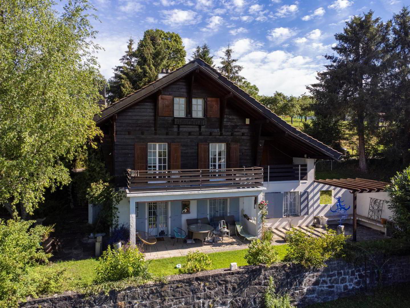 Calme et charme indéniable avec vue sur le Lac !