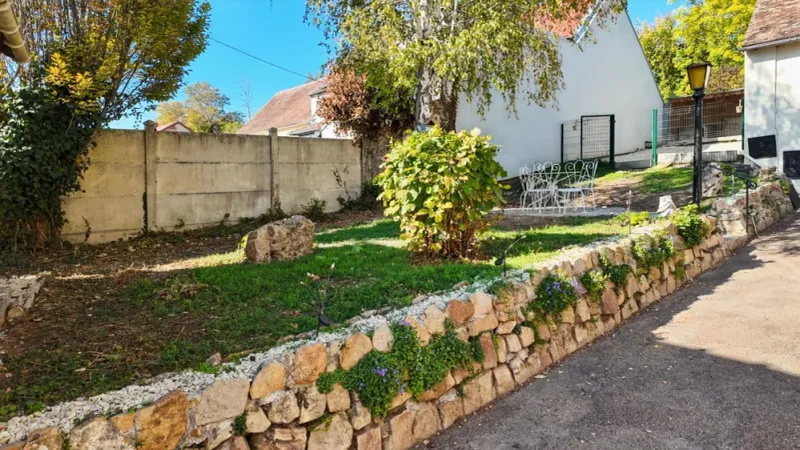 Maison habitable de suite, deux chambres, grange, terrain, proche Nogent sur Seine - Photo 2