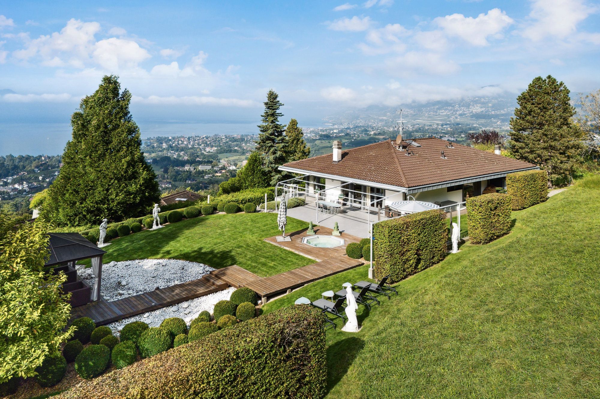 Prestigieuse villa à la vue imprenable sur le lac Léman et les Alpes