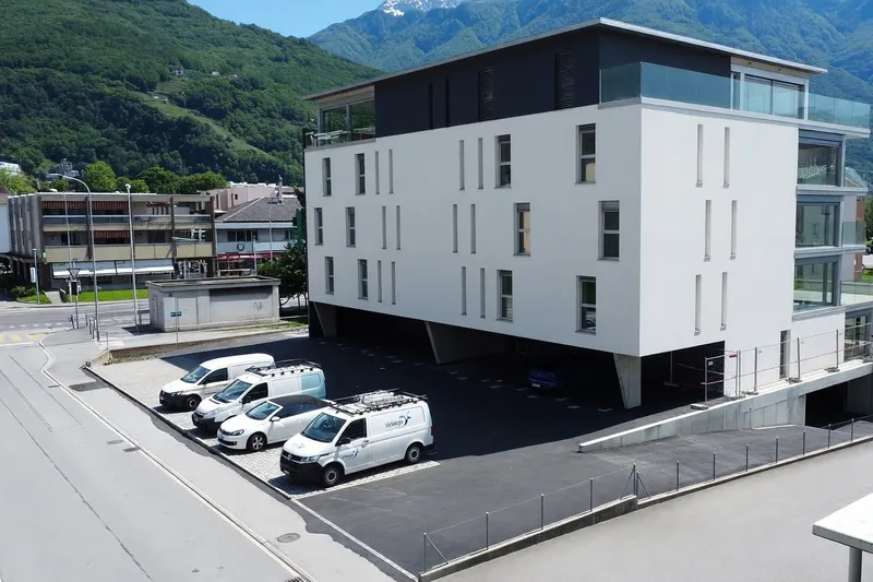 Elegante attico 3,5 con terrazza di 70 m² nel cuore di Bellinzona - Photo 2