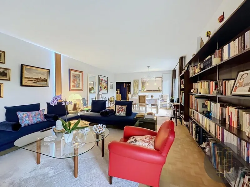 Rare - Type 5 dernier étage - 138 m², balcon 16 m², double garage, parking extérieur et cave - Photo 3