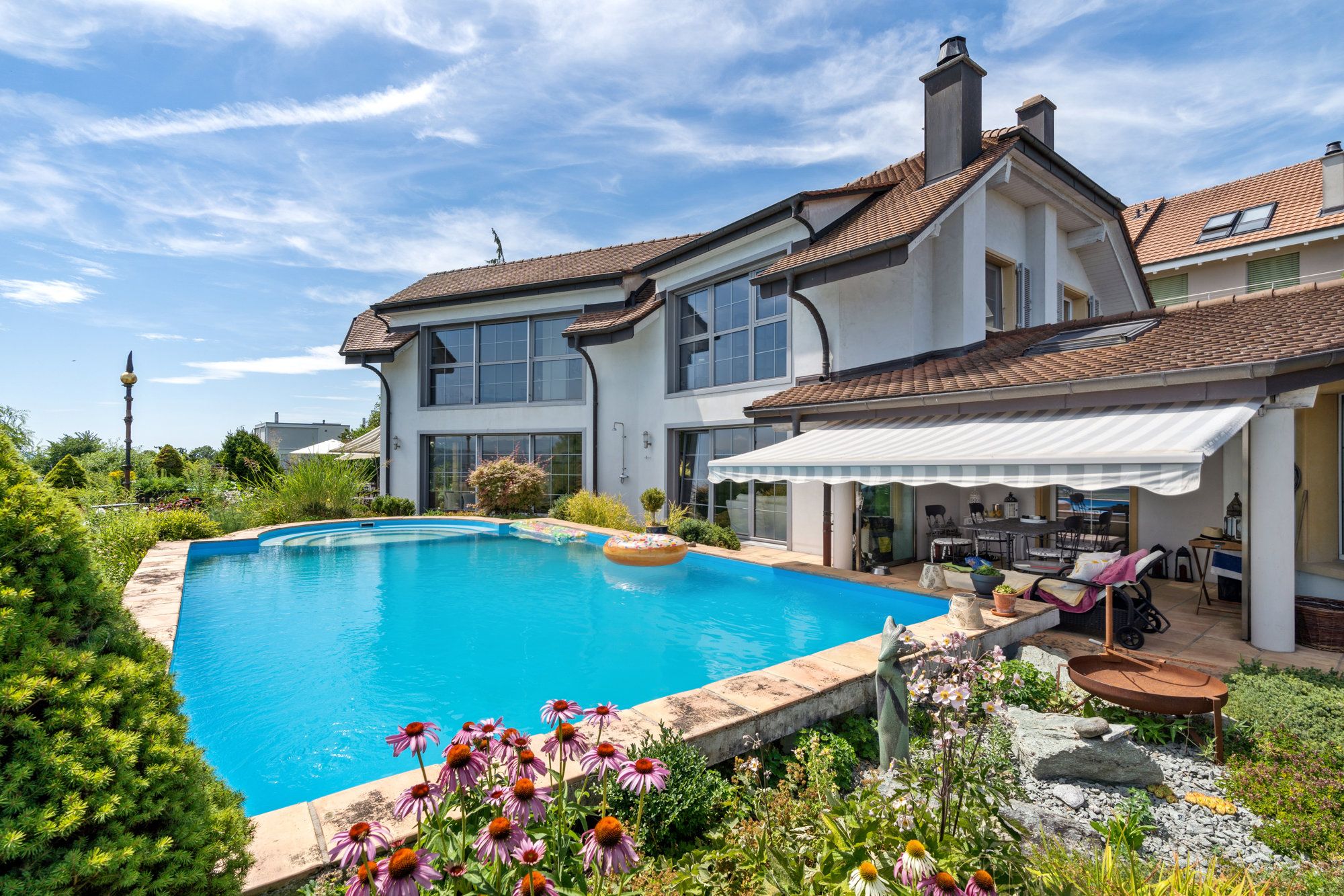 Splendide villa avec deux appartements, piscine et vue sur le lac