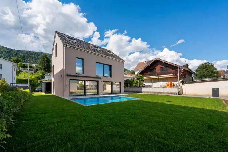 Exklusives Einfamilienhaus mit Pool, Smarthome und luxuriöser Ausstattung - Photo 2