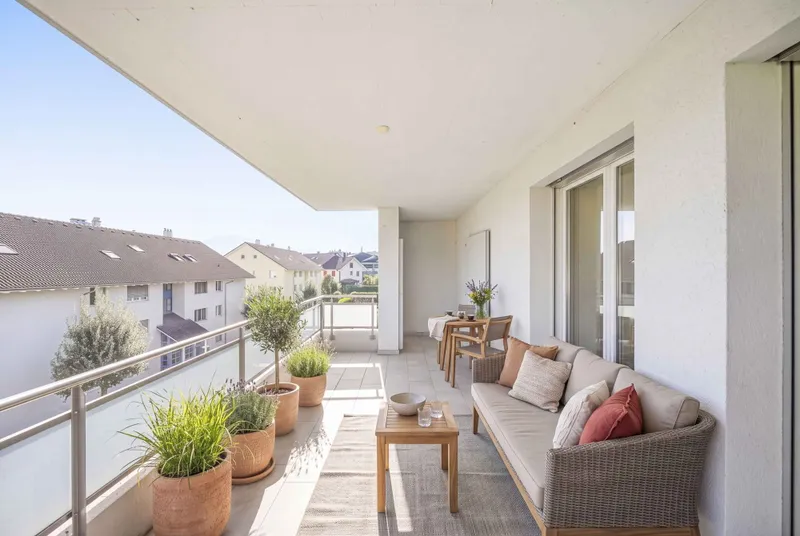 PLENTY OF SPACE TO LIVE—WITH A PANORAMIC VIEW IN BUCHRAIN - Photo 3