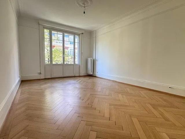 Bel appartement idéalement situé sous-gare - Photo 4