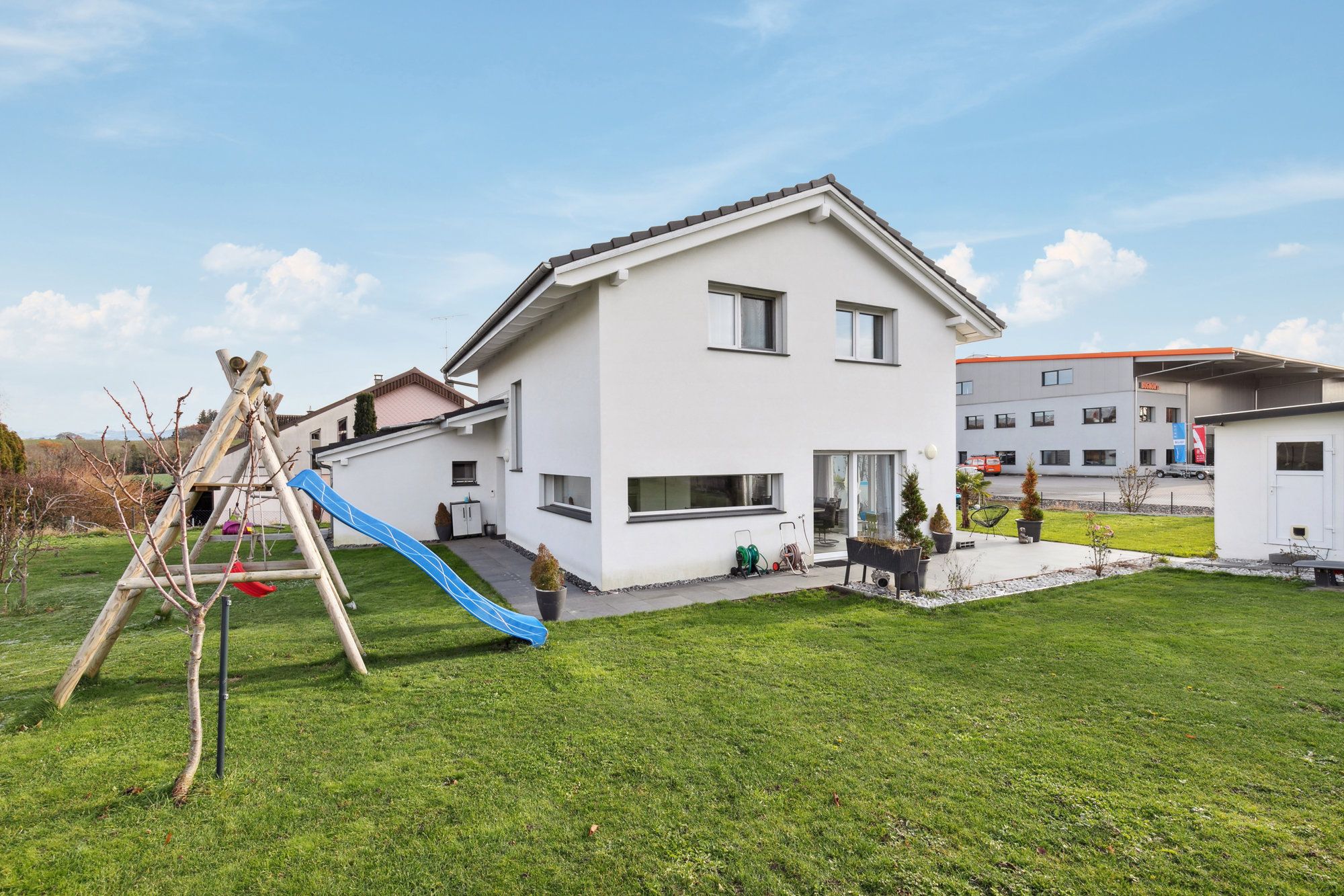 Belle villa individuelle avec vaste jardin et piscine