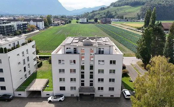 Grosszügige Eigentumswohnung mit tollem Ausblick ins Grüne - Photo 3