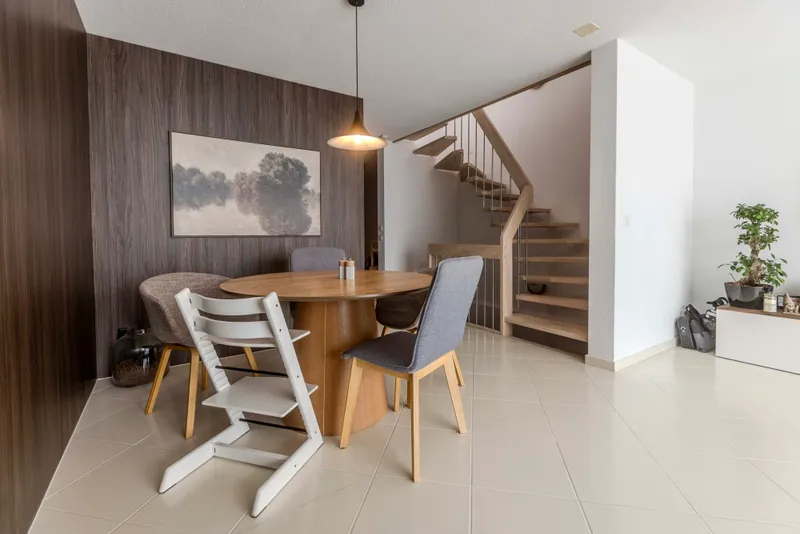 ATTRACTIVE LIVING SPACES SPANNING FOUR LEVELS IN LYSS - Photo 2