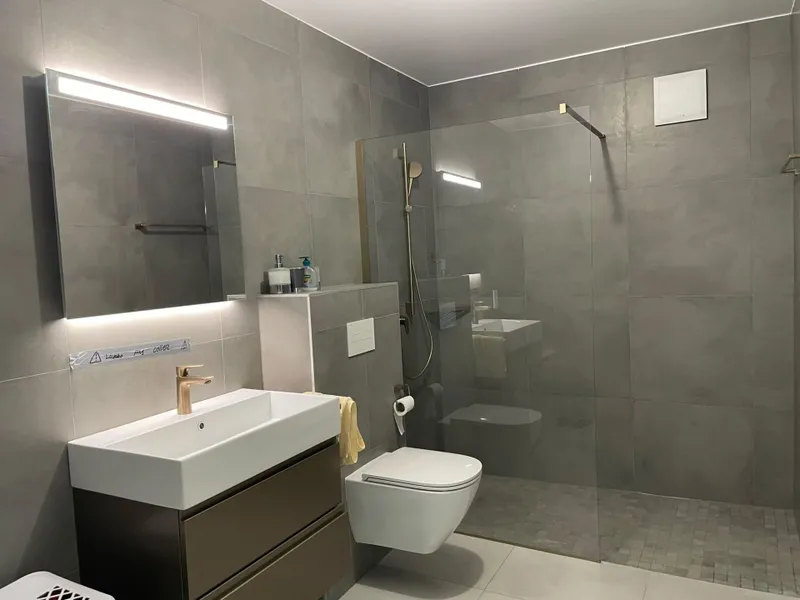 Nouveau à Uvrier, magnifique Rez de jardin avec pelouse privative - Photo 5