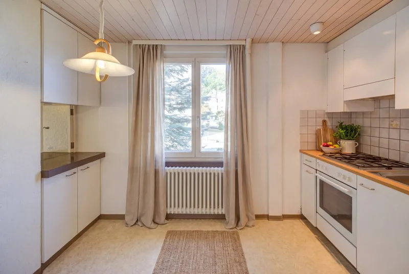 TWO-FAMILY HOME IN USTER WITH A VIEW OF THE GREEN SURROUNDINGS AND LOTS OF POTENTIAL - Photo 4