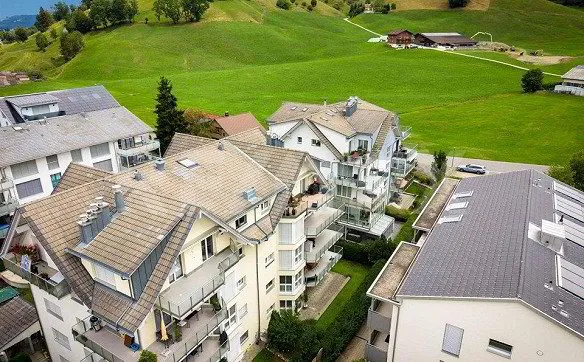 4.5 Zimmerwohnung mit 125 m² grossem Gartenanteil in Einsiedeln zu ... - Photo 4
