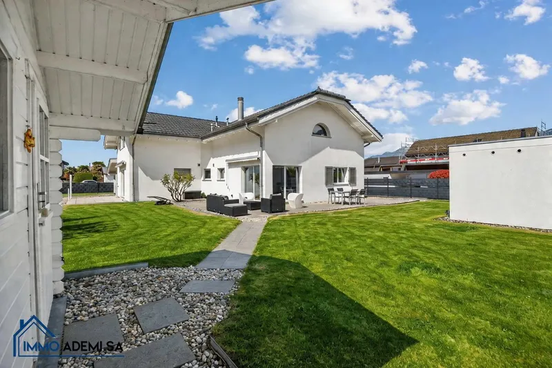 Spacieuse villa individuelle de 269 m² avec 2 logements, sur une parcelle de 1'009 m² au Bouveret ! - Photo 4
