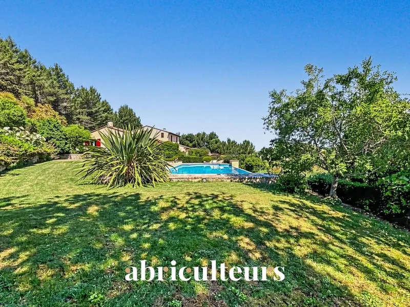 Splendide villa de 296 m² avec piscine, sauna, spa, terrain de 1,2 ha et vue exceptionnelle à Rognes (13840) - Photo 4