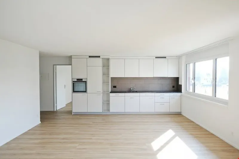 Sonnige, grosszügige und totalsanierte Wohnung - Photo 3