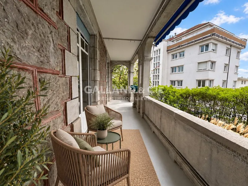 Grand 5.5 pièces, cachet architectural et jardin - Photo 4