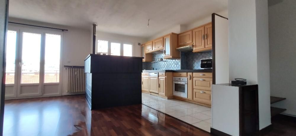 Appartement lumineux avec garage, et balcon à Saint-Étienn