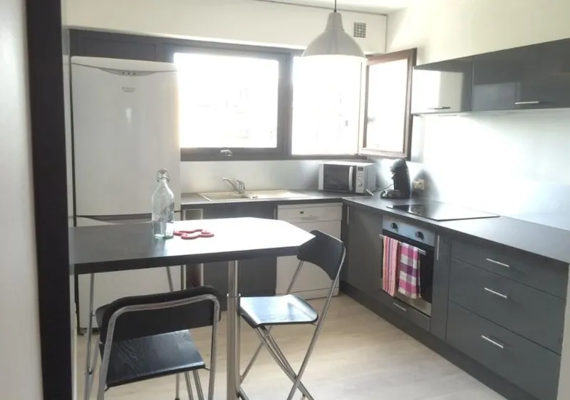 Appartement à louer, 4 pièces, 85 m², Pessac
