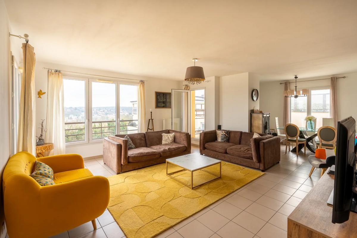 Appartement lumineux de 104m2 avec 75m2 de terrasse et parking à Corbeil-Essonnes