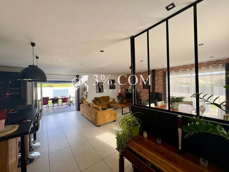MAISON FAMILIALE AVEC PISCINE ET BEAU POTENTIEL ! - Photo 5