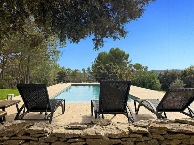 Secteur campagne propriété d'env. 300 m² sur parc arboré d'un hectare avec aménagement piscine - Photo 3
