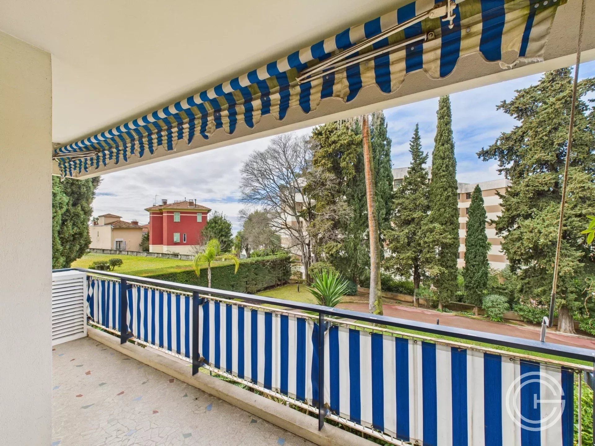 APPARTEMENT 3 PIECES TERRASSE - JARDINS DE CEMENELUM - NICE CIMIEZ