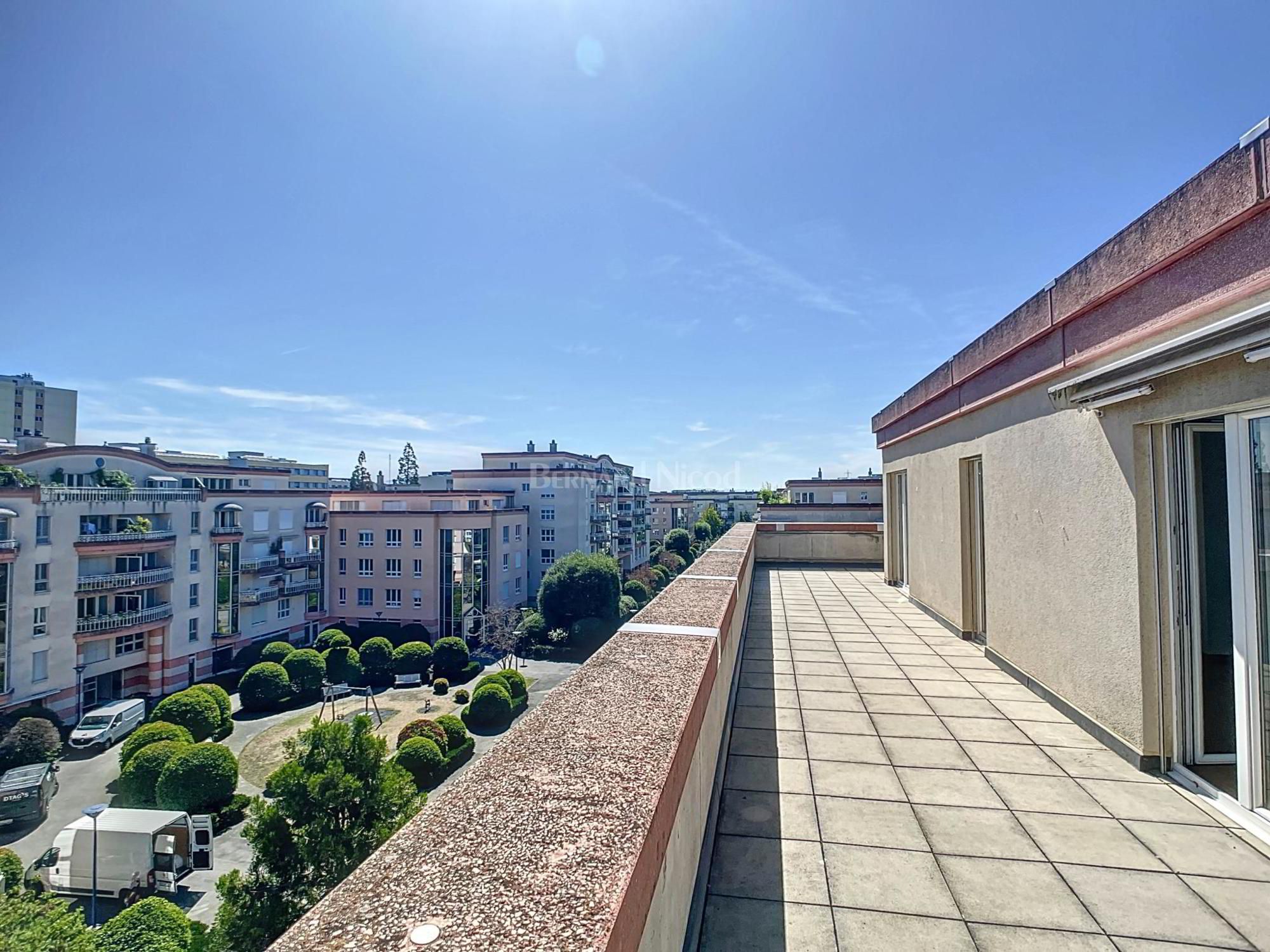 Superb apartment of 4.5 rooms penthouse / Terrace of 85m2