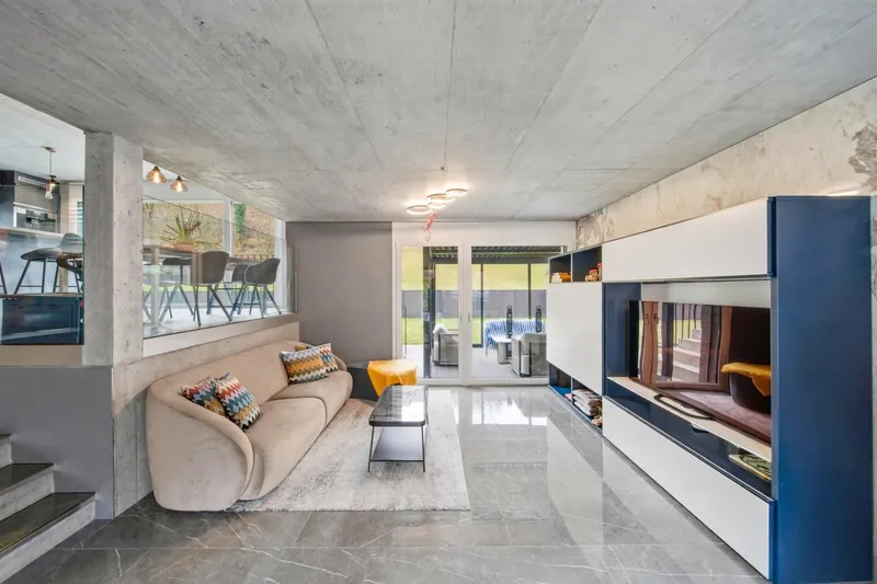 ANGULAR, EDGY & CLEAR – MODERN ARCHITECT’S HOUSE - Photo 2