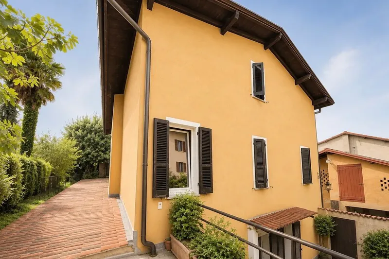 Elegante dimora storica con corte privata a Gentilino - Photo 2