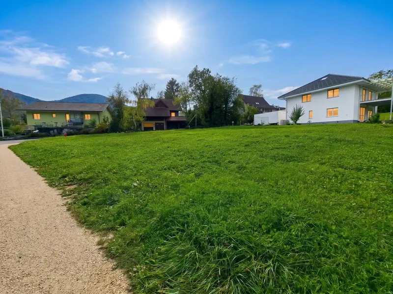 Grosszügige Baulandparzelle mit Aussicht - Photo 3