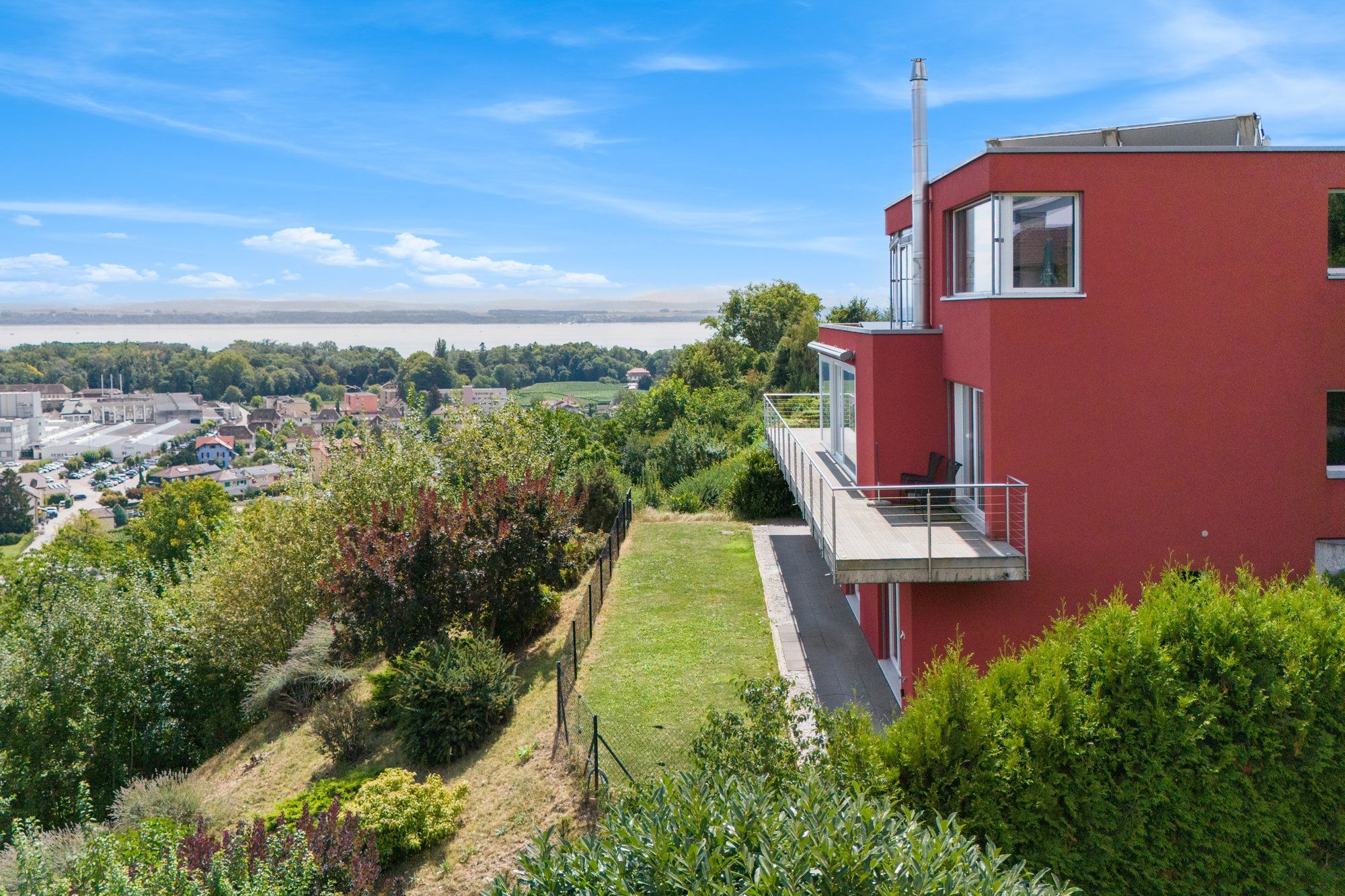 Belle villa contemporaine avec vue imprenable sur le Lac de Neuchâtel