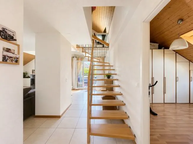 Geräumiges Doppelhaus mit Zwischenraum und Balkon in Servion - Photo 2
