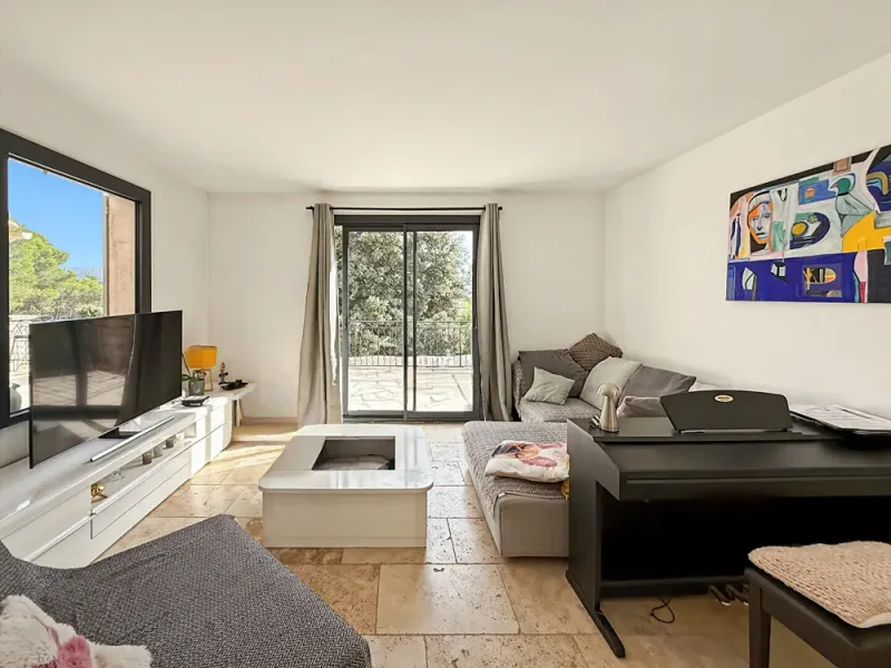Secteur campagne propriété d'env. 300 m² sur parc arboré d'un hectare avec aménagement piscine - Photo 5