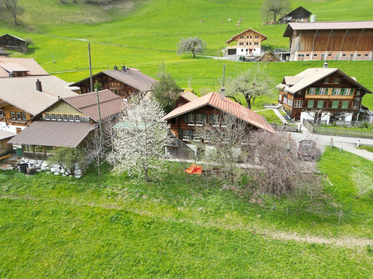 Idyllisches Chalet in Boltigen Garstatt: Ihr Rückzugsort in der Natur! mit zusätzlicher Scheune