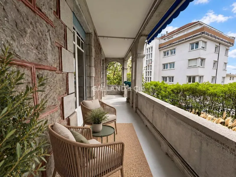 Grand 5.5 pièces, cachet architectural et jardin - Photo 4